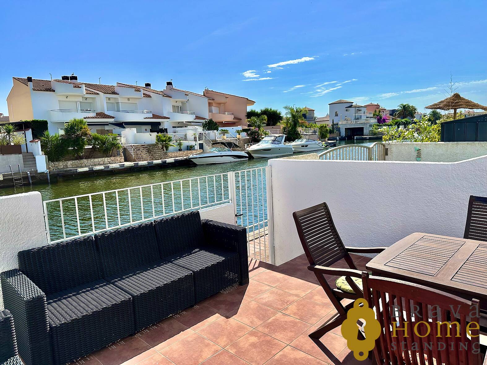 Magnificent fisherman's house with 2 moorings for sale in Empuriabrava