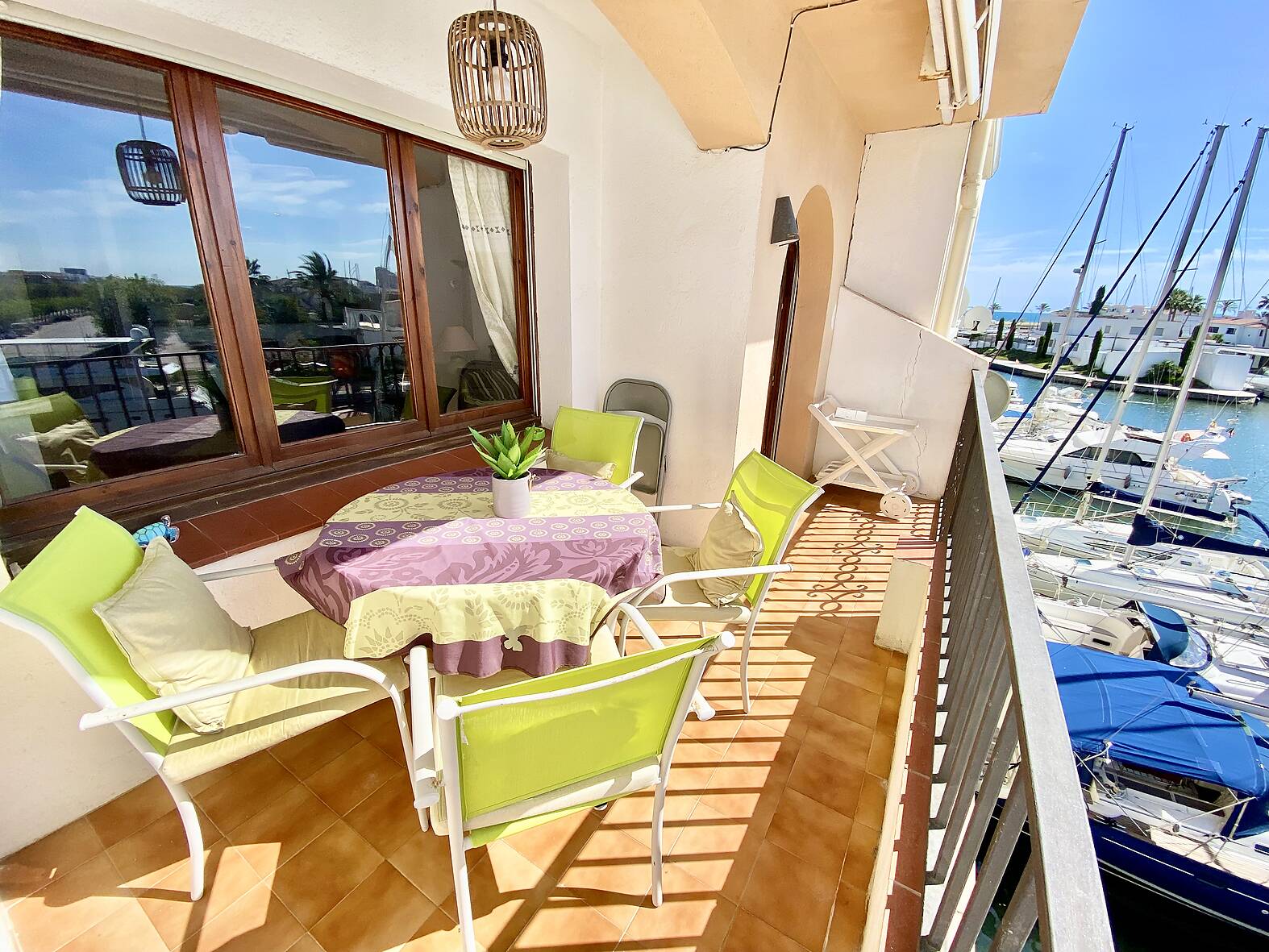 Preciós apartament amb vistes al canal en venda a Empuriabrava