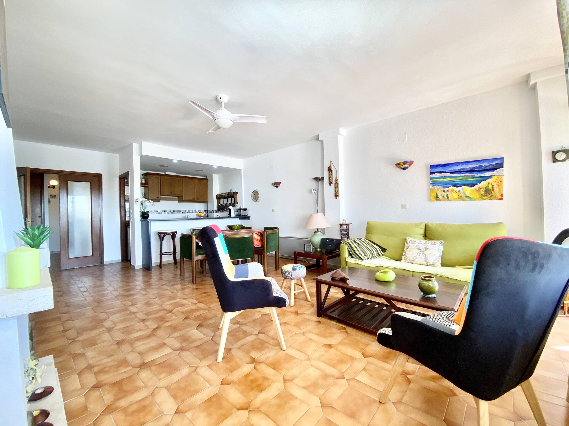 Precioso apartamento con vistas al canal en venta en Empuriabrava
