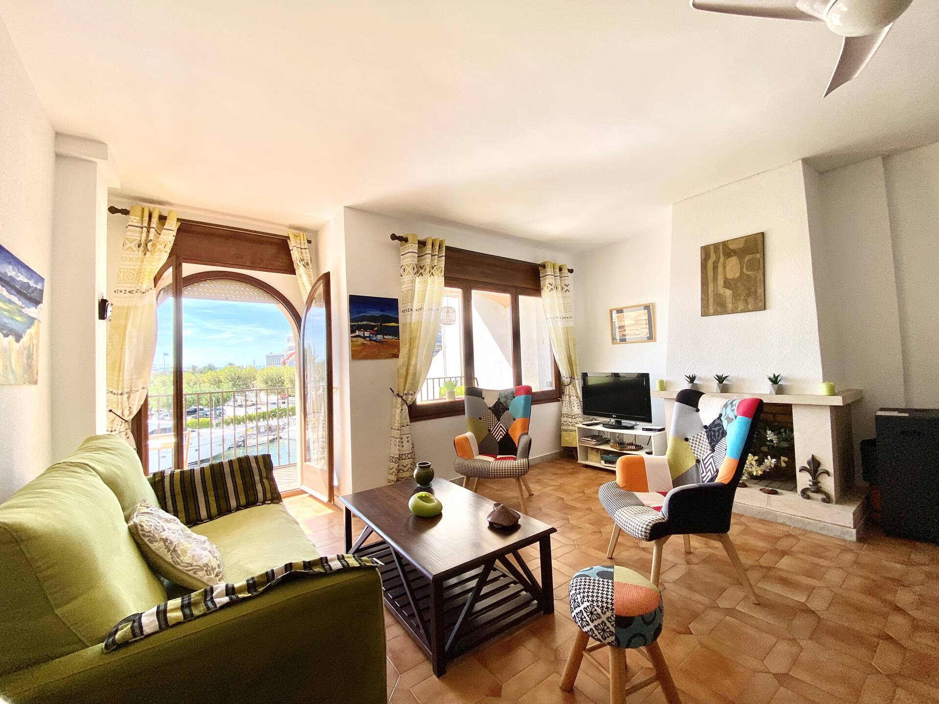 Precioso apartamento con vistas al canal en venta en Empuriabrava
