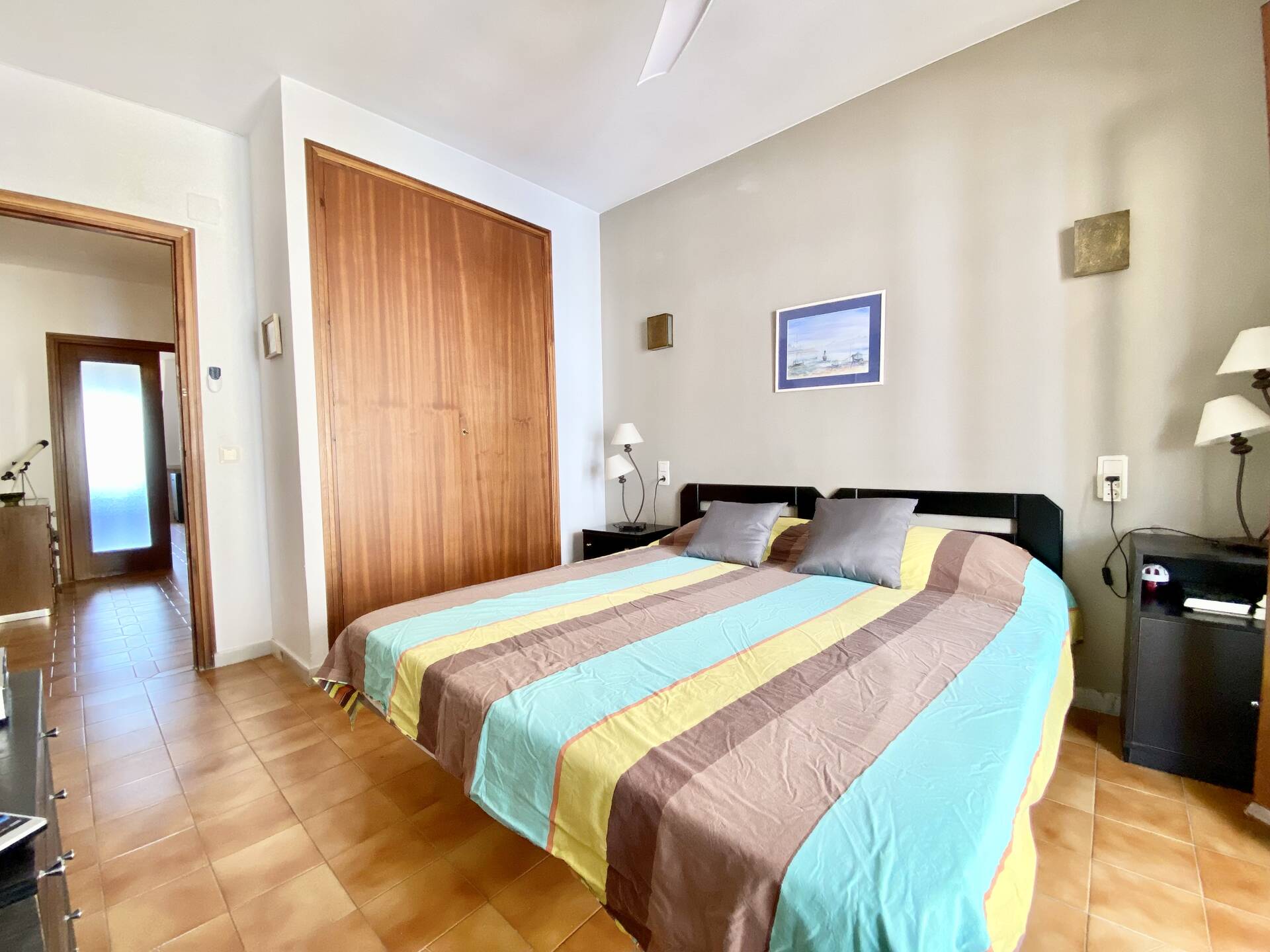 Precioso apartamento con vistas al canal en venta en Empuriabrava