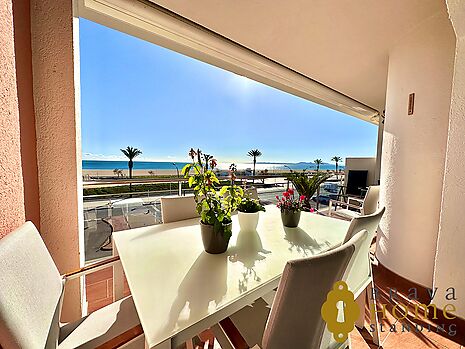 Fantastic apartment in 1st line of the sea, for sale in Empuriabrava