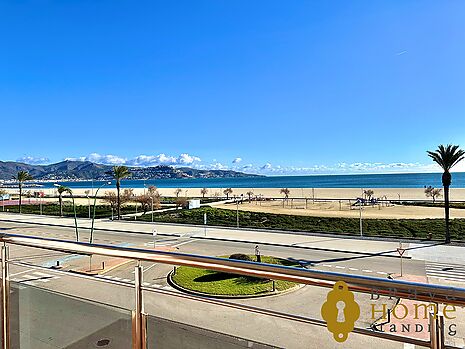 Fantastic apartment in 1st line of the sea, for sale in Empuriabrava