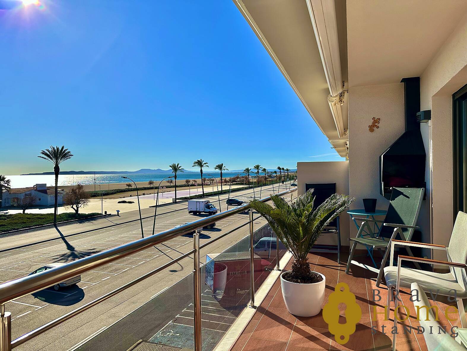 Fantastic apartment in 1st line of the sea, for sale in Empuriabrava