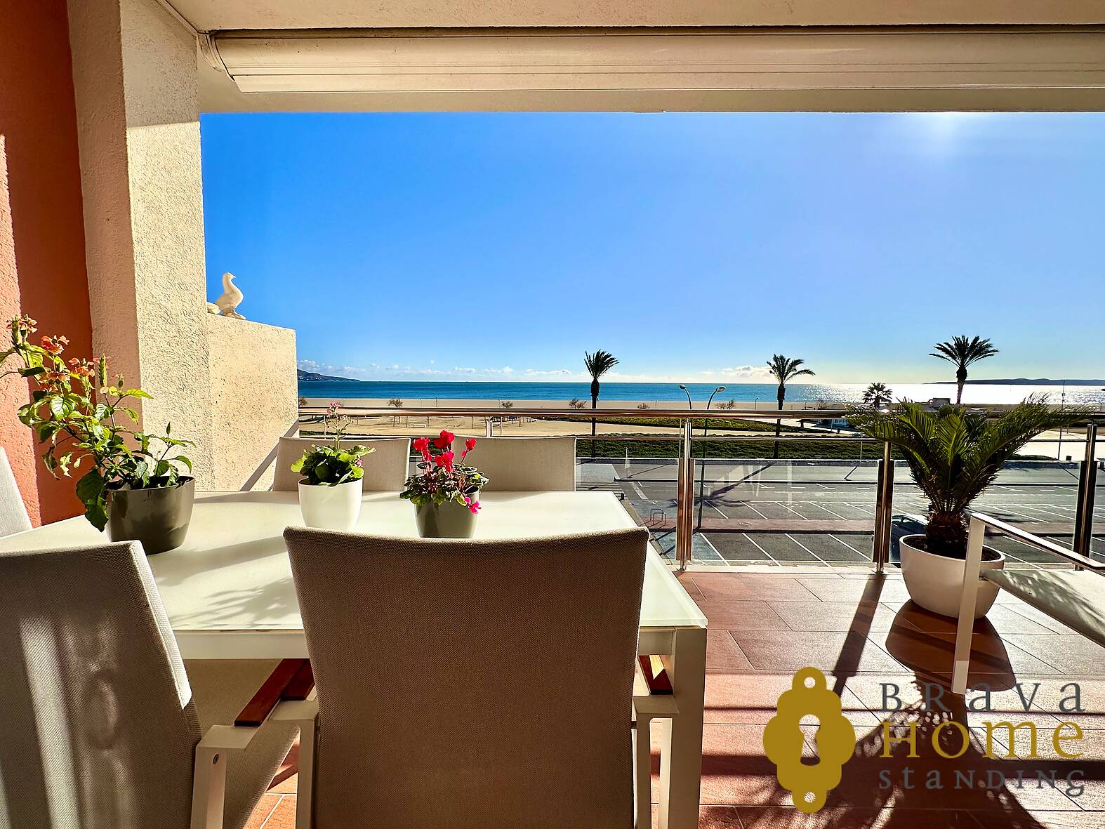 Fantastic apartment in 1st line of the sea, for sale in Empuriabrava