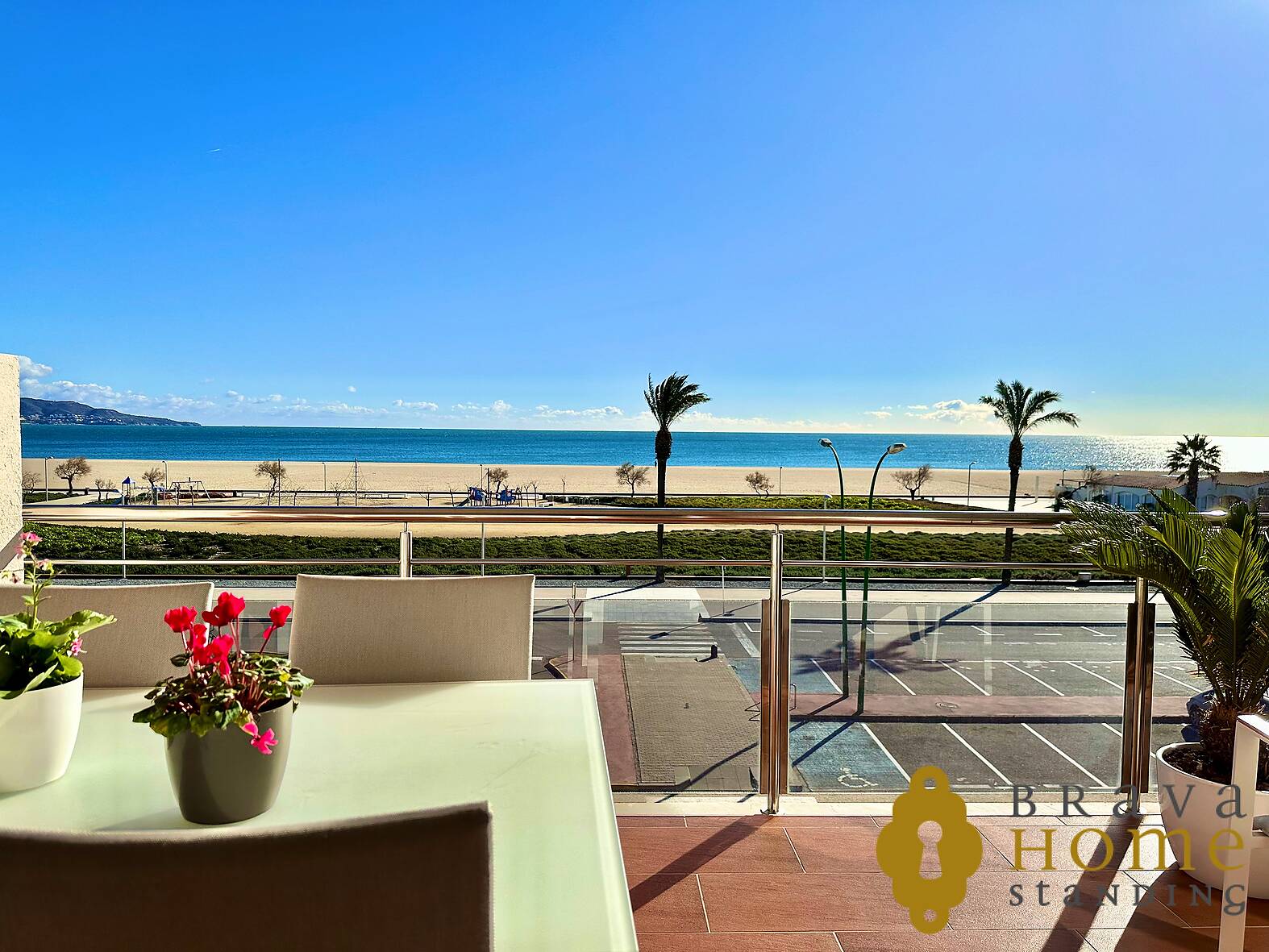 Fantastic apartment in 1st line of the sea, for sale in Empuriabrava