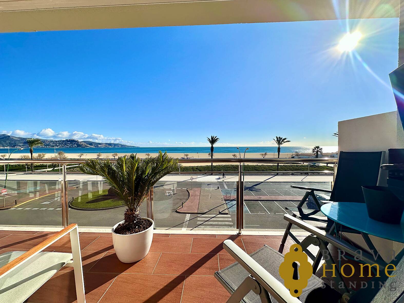 Fantastic apartment in 1st line of the sea, for sale in Empuriabrava