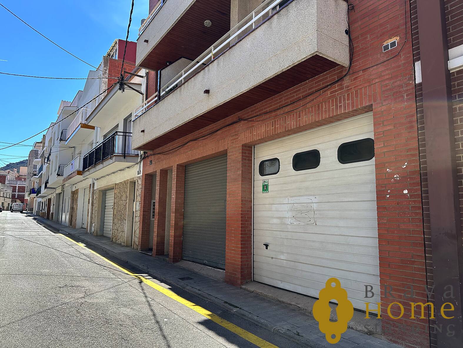 Grand appartement avec deux garages à vendre au centre de Rosas