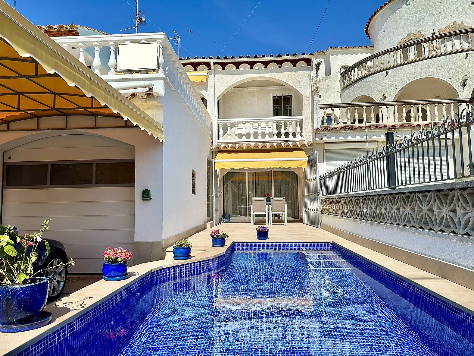 Magnifique maison avec amarre avant les ponts à Empuriabrava