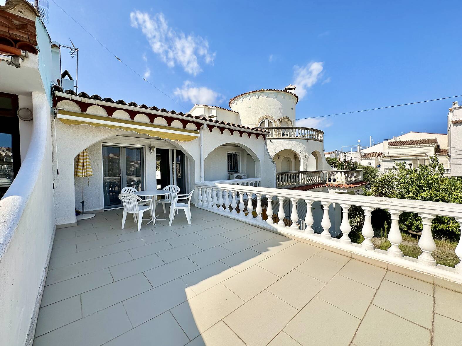 Magnifique maison avec amarre avant les ponts à Empuriabrava