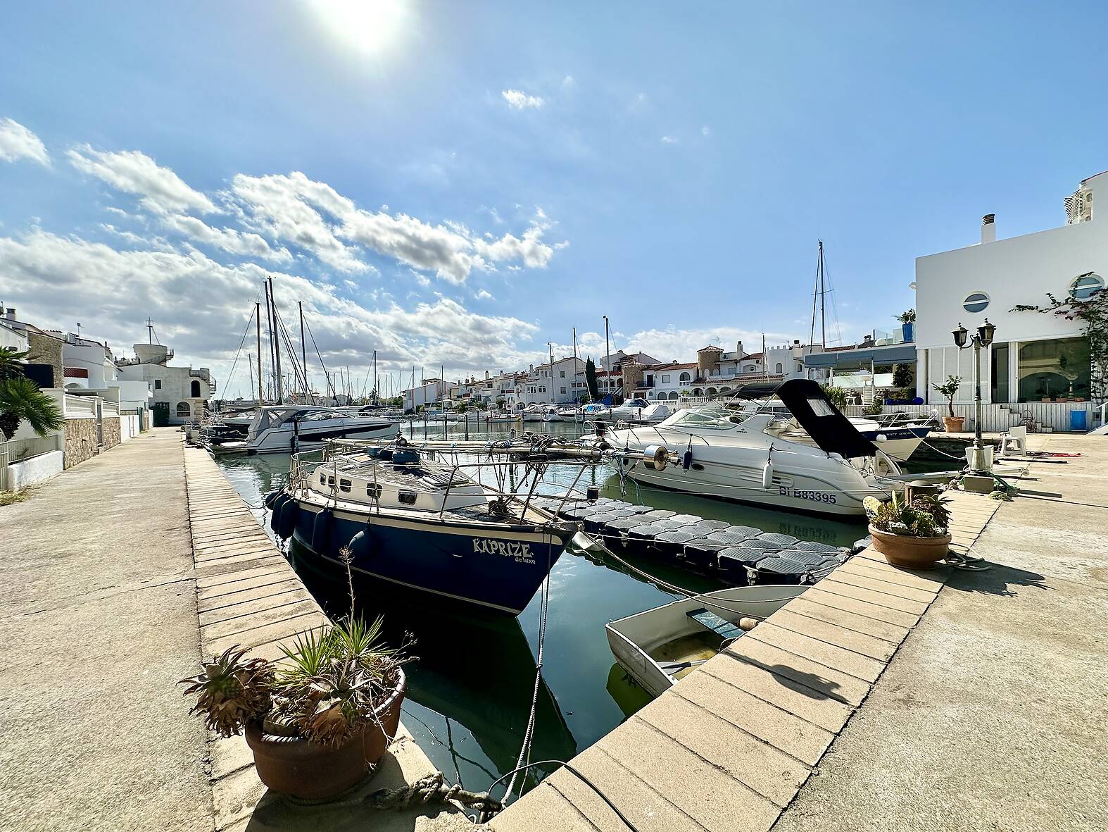 Magnificent house with mooring before the bridges in Empuriabrava.