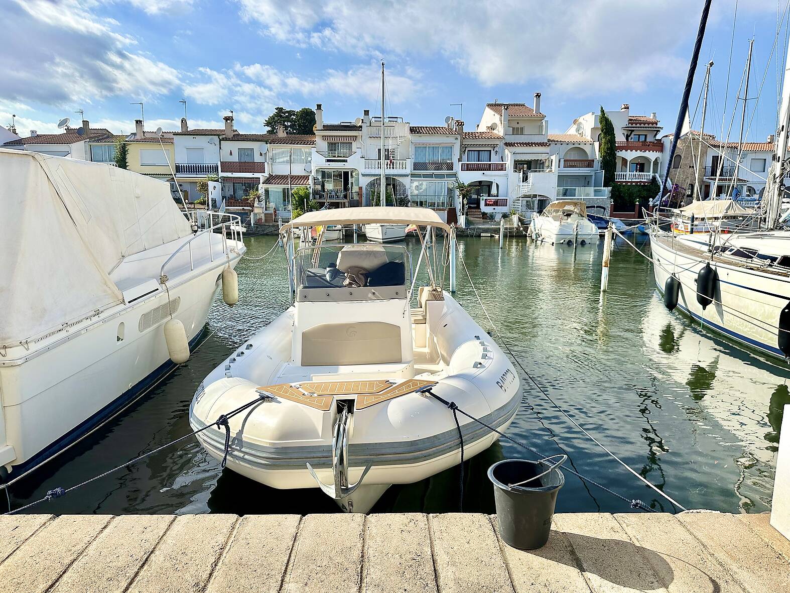 Magnífica casa amb amarratge abans dels ponts a Empuriabrava.