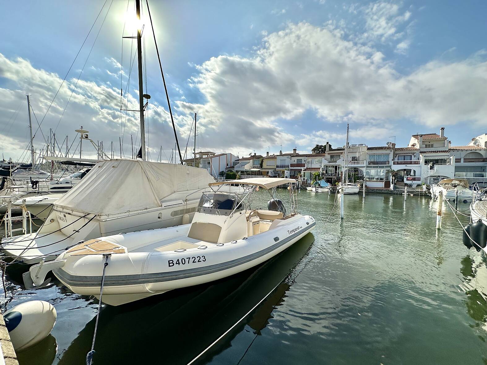 Magnífica casa amb amarratge abans dels ponts a Empuriabrava.