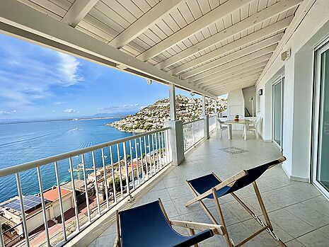 Fantàstica casa amb vistes al mar en venda a Roses - Canyelles Petites