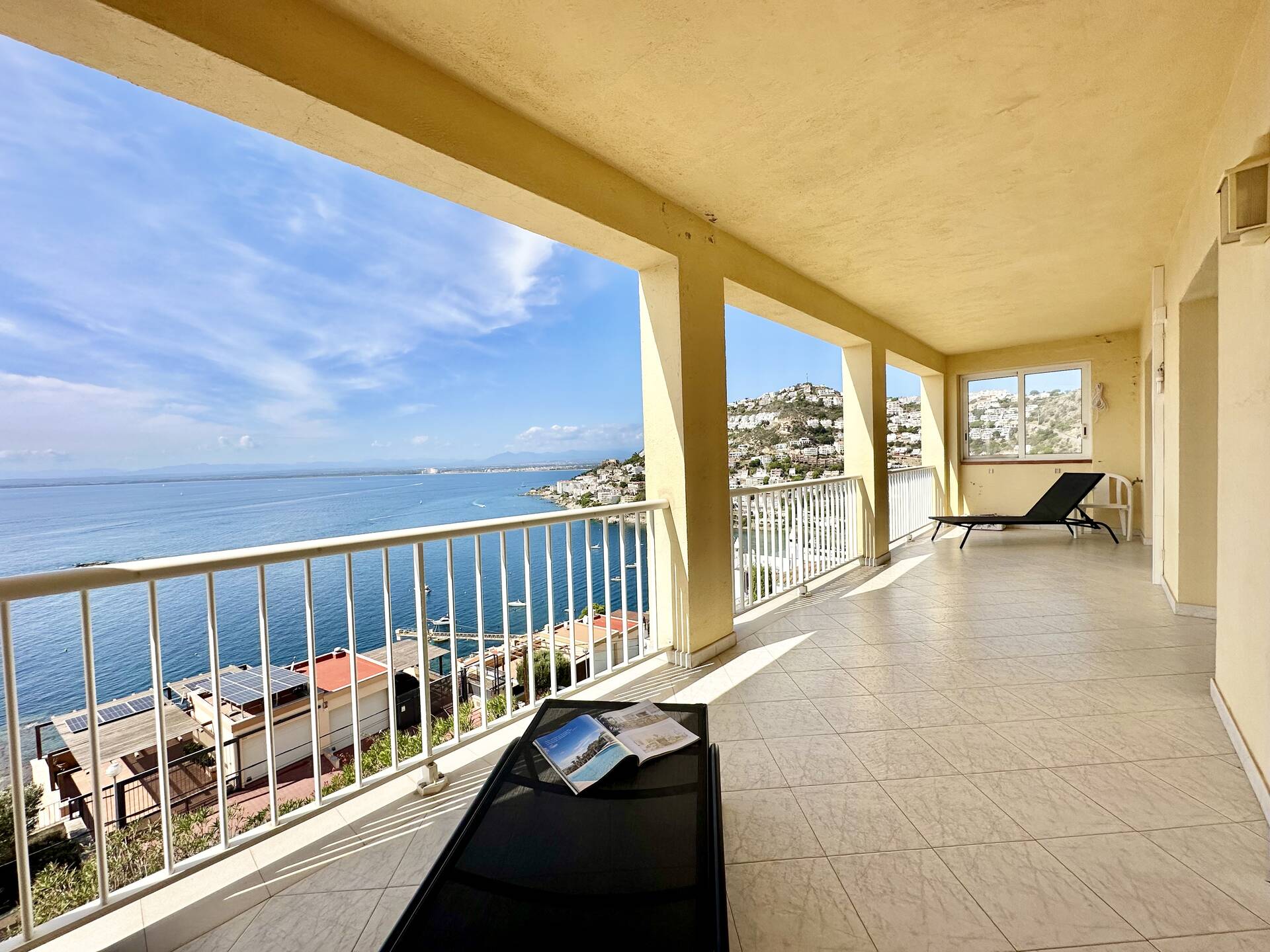 Fantástica casa con vistas al mar en venta en Rosas - Canyelles Petites