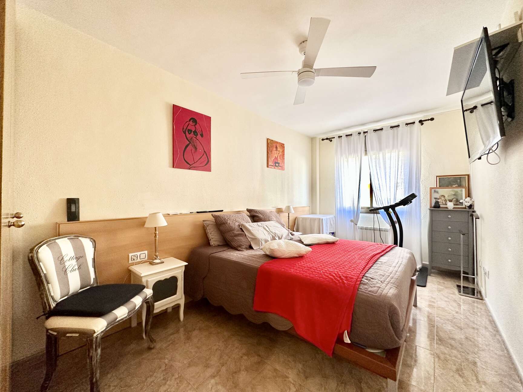 Magnífico piso con piscina en venta en el centro de Roses