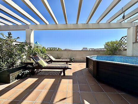 Penthouse apartment with jacuzzi &amp; pool, for sale in Rosas - Santa Margarita