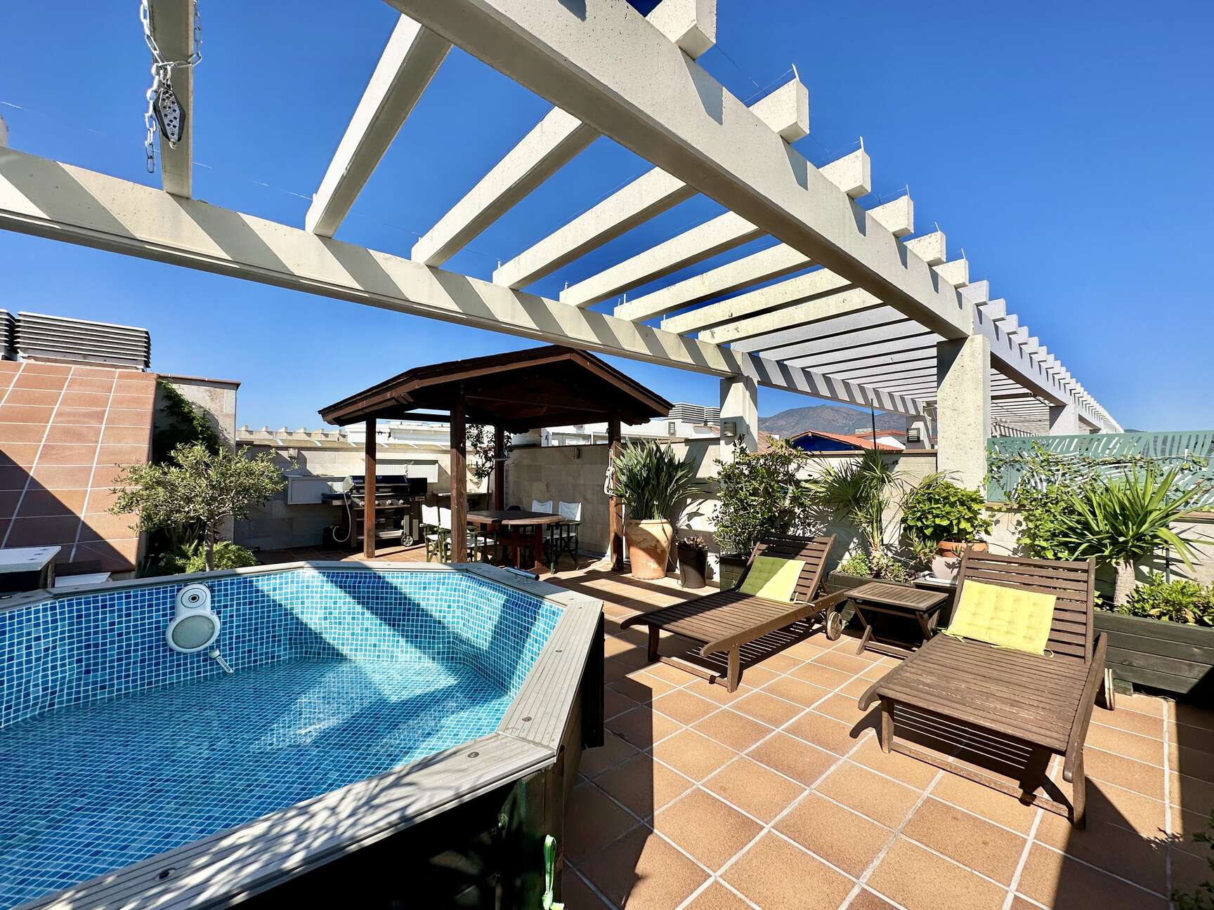 Penthouse apartment with jacuzzi &amp; pool, for sale in Rosas - Santa Margarita