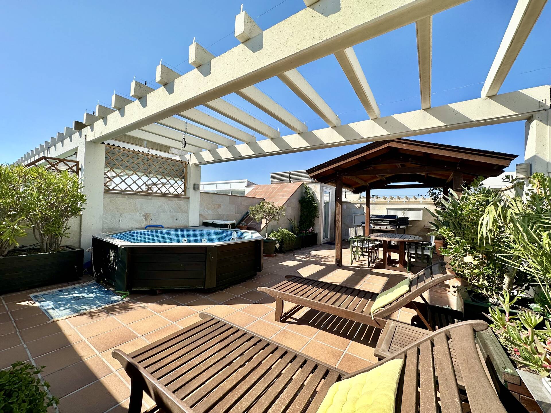 Penthouse apartment with jacuzzi &amp; pool, for sale in Rosas - Santa Margarita