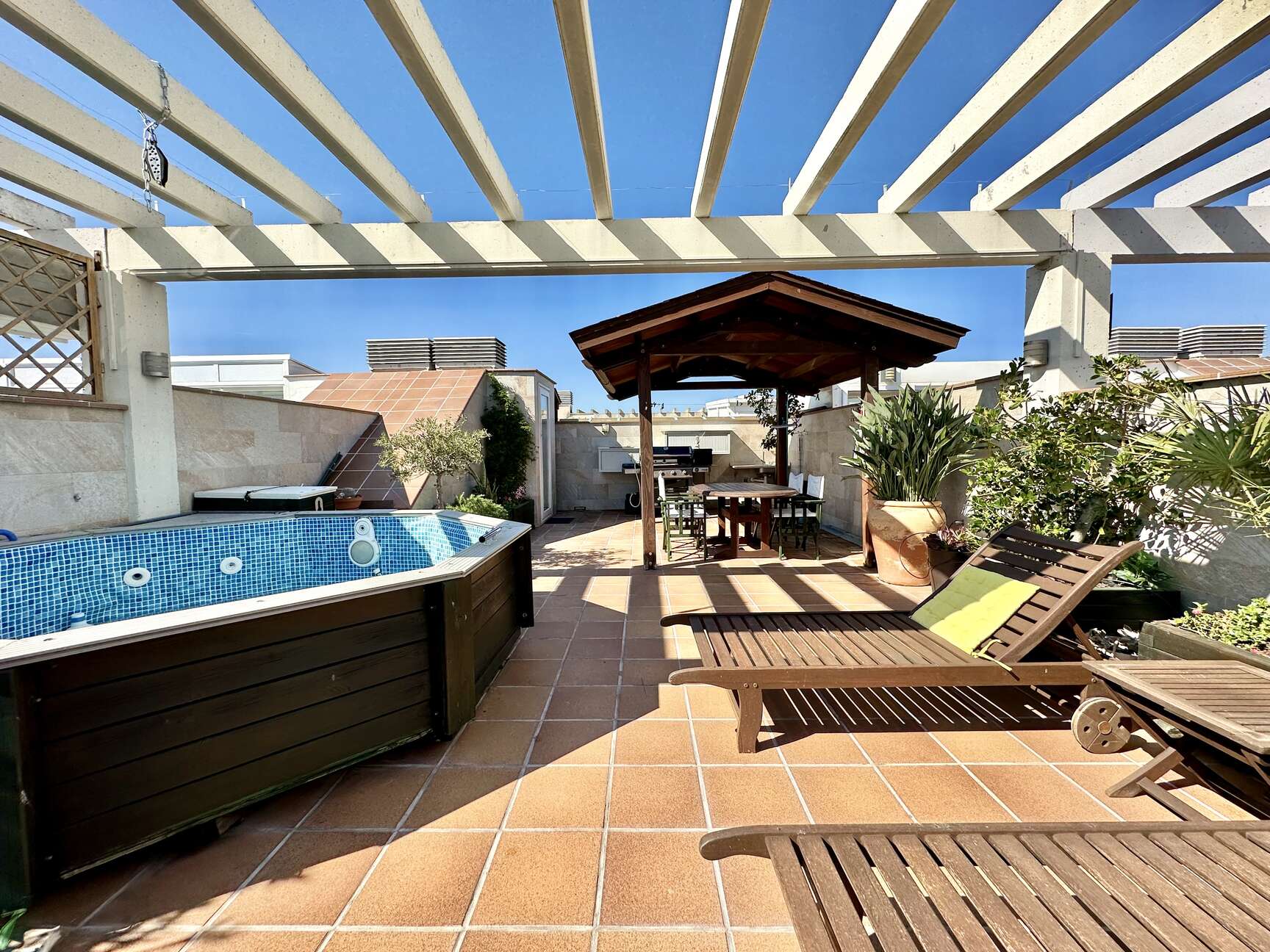 Penthouse apartment with jacuzzi &amp; pool, for sale in Rosas - Santa Margarita