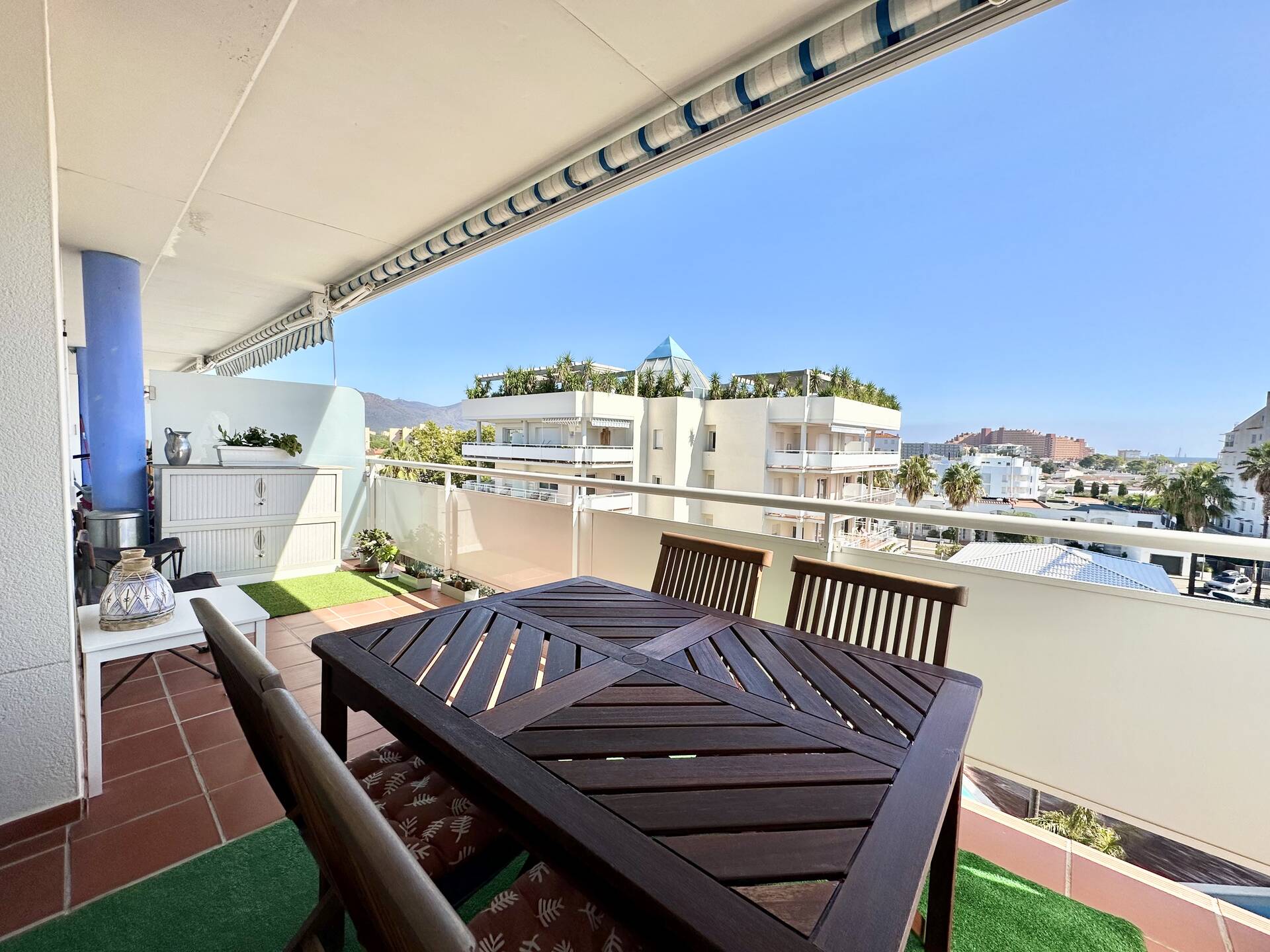 Penthouse apartment with jacuzzi & pool, for sale in Rosas - Santa Margarita