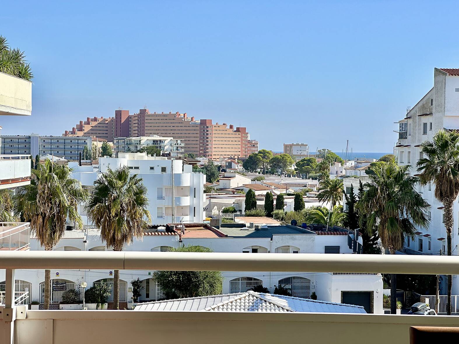 Penthouse apartment with jacuzzi &amp; pool, for sale in Rosas - Santa Margarita