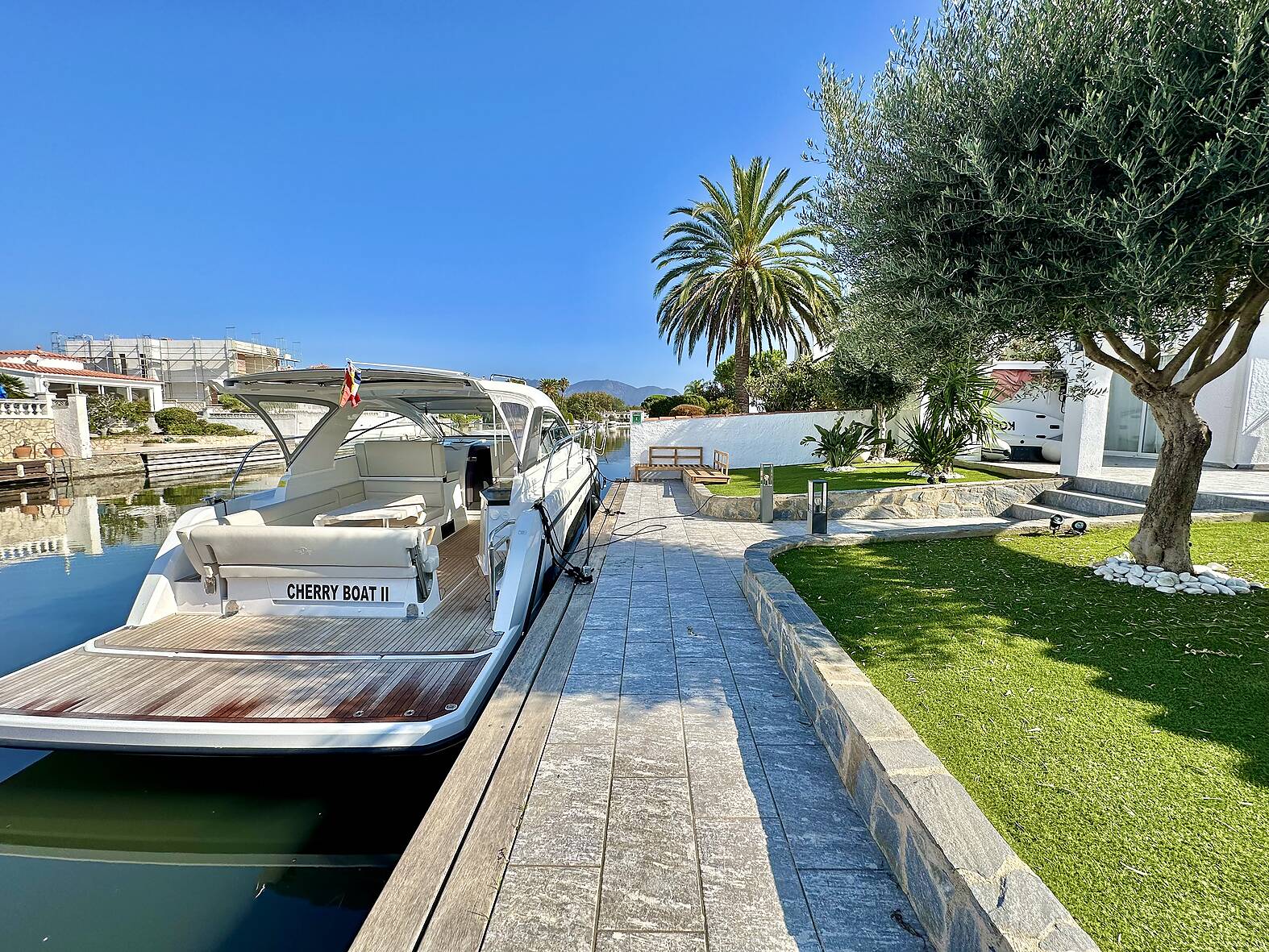 Wunderschönes einstöckiges Haus mit Pool und Liegeplatz zum Verkauf in Empuriabrava