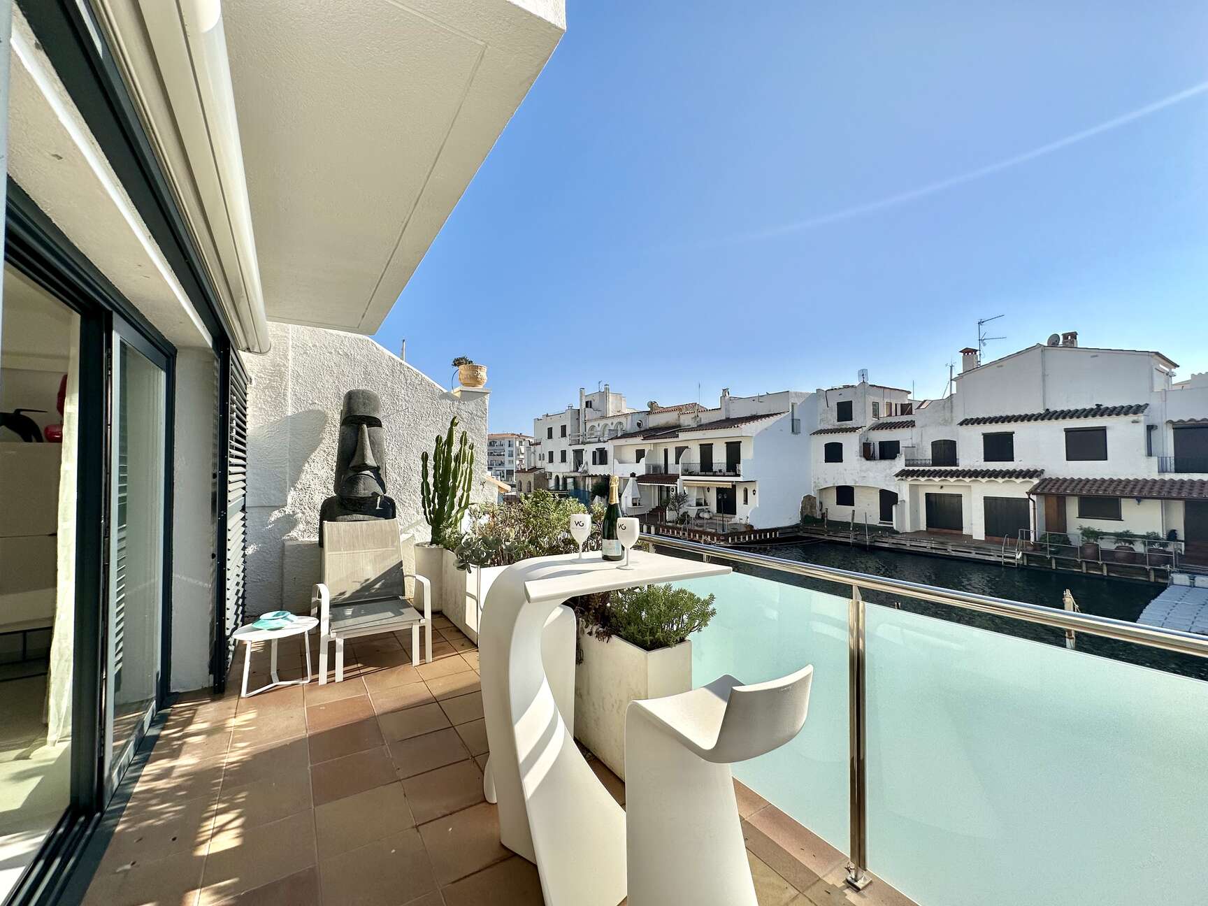 Luxurious house with mooring before the bridges in Empuriabrava