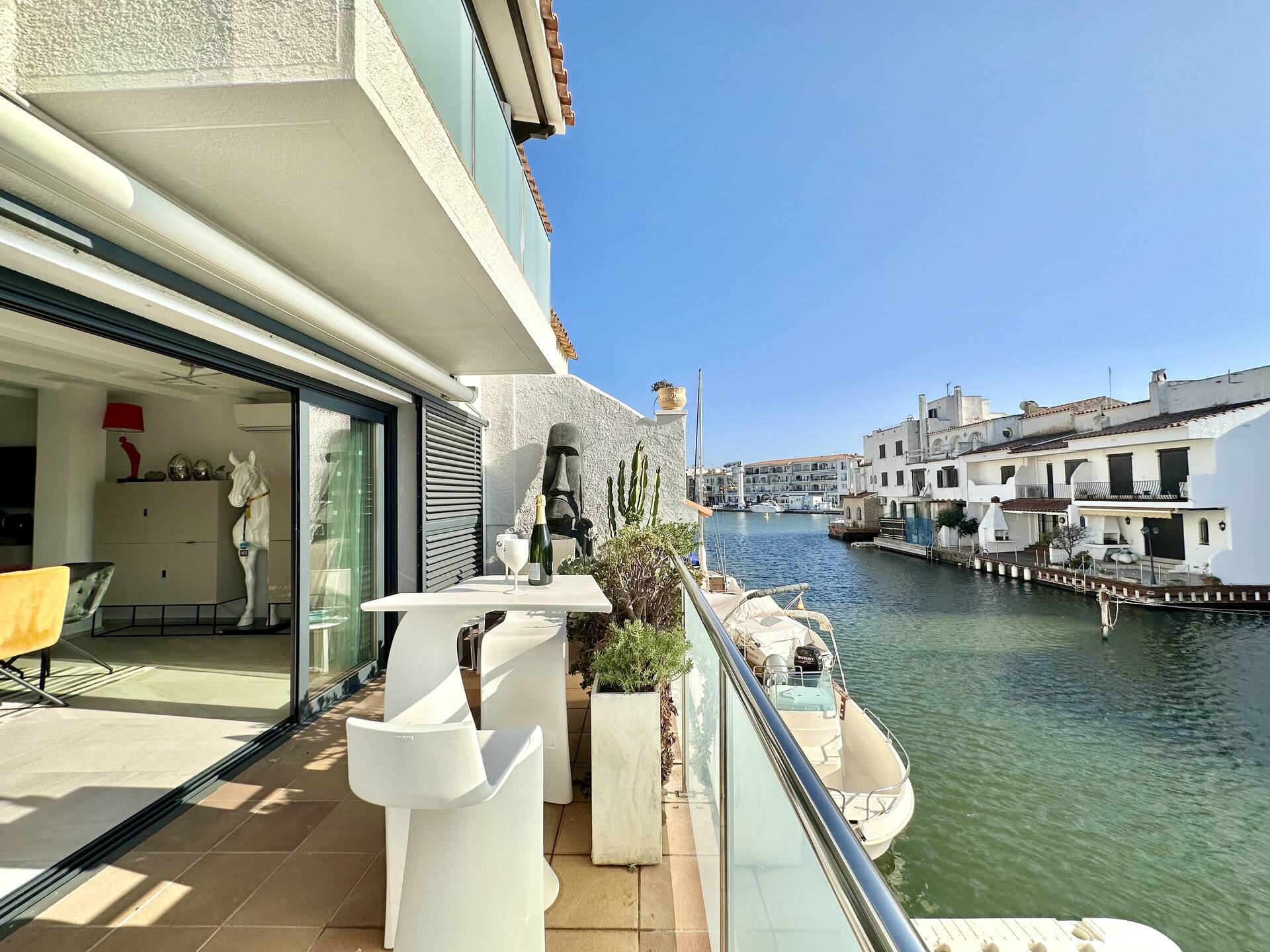 Luxurious house with mooring before the bridges in Empuriabrava