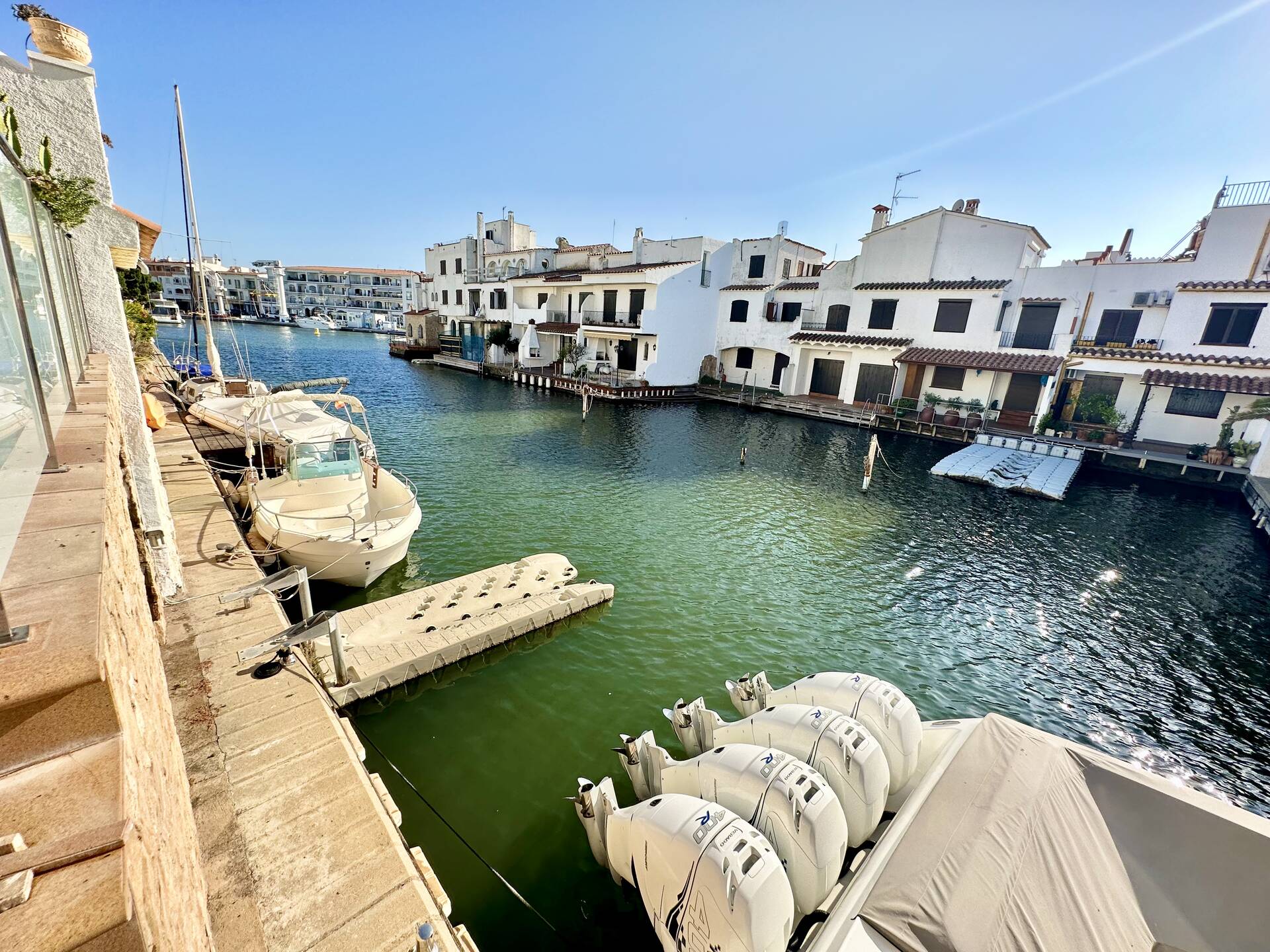 Luxuriöses Haus mit Liegeplatz vor den Brücken in Empuriabrava