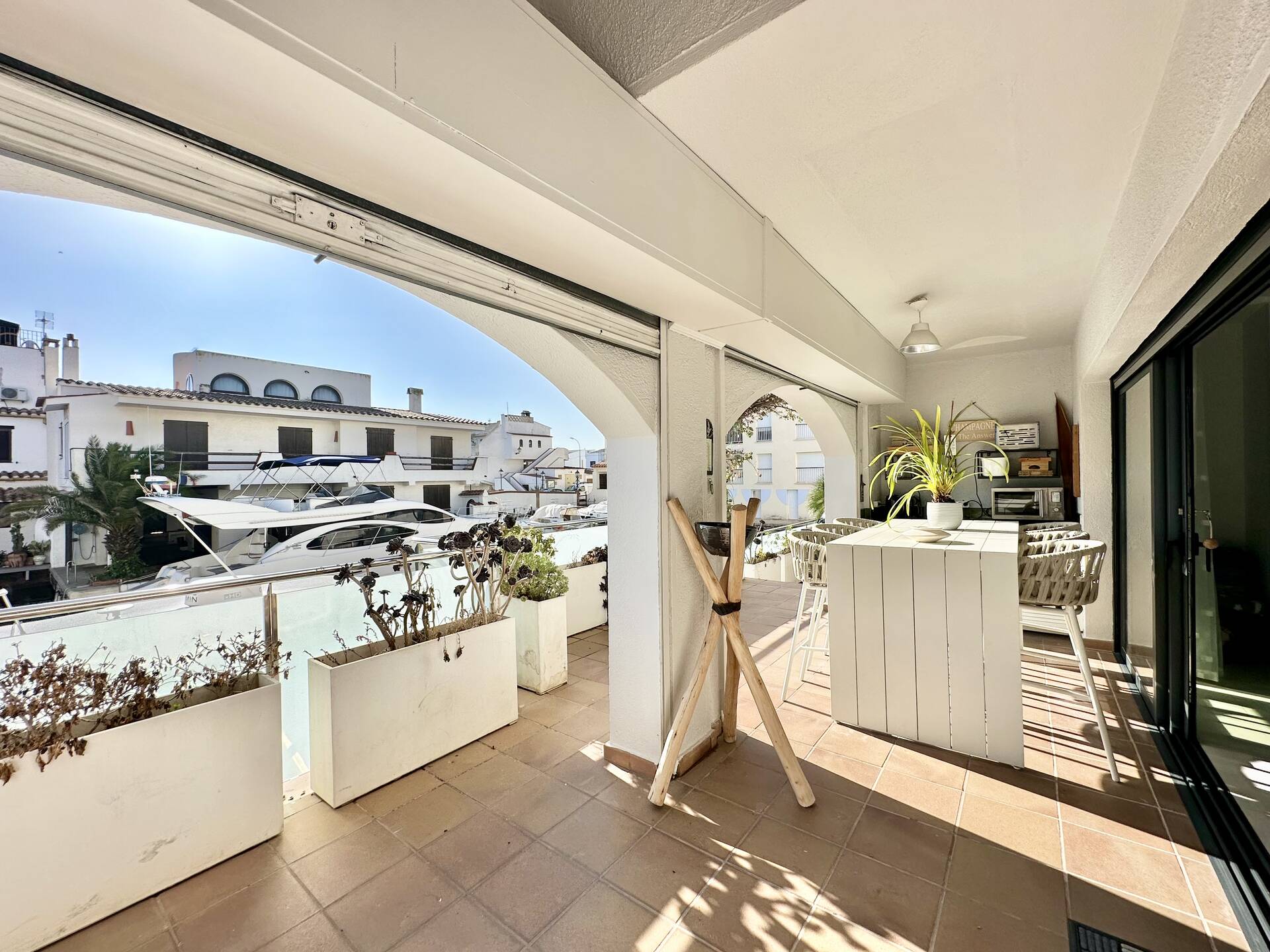 Luxurious house with mooring before the bridges in Empuriabrava