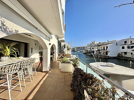 Luxurious house with mooring before the bridges in Empuriabrava