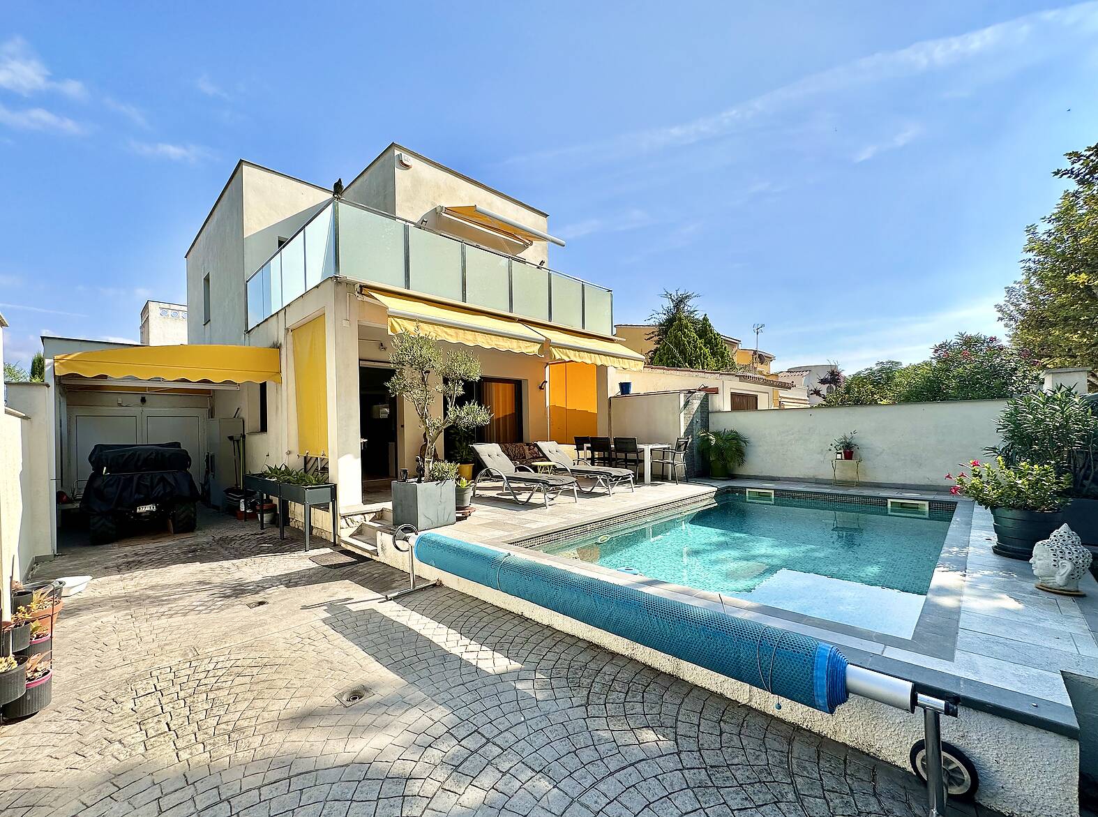 moderne Villa mit Swimmingpool zum Verkauf in Empuriabrava