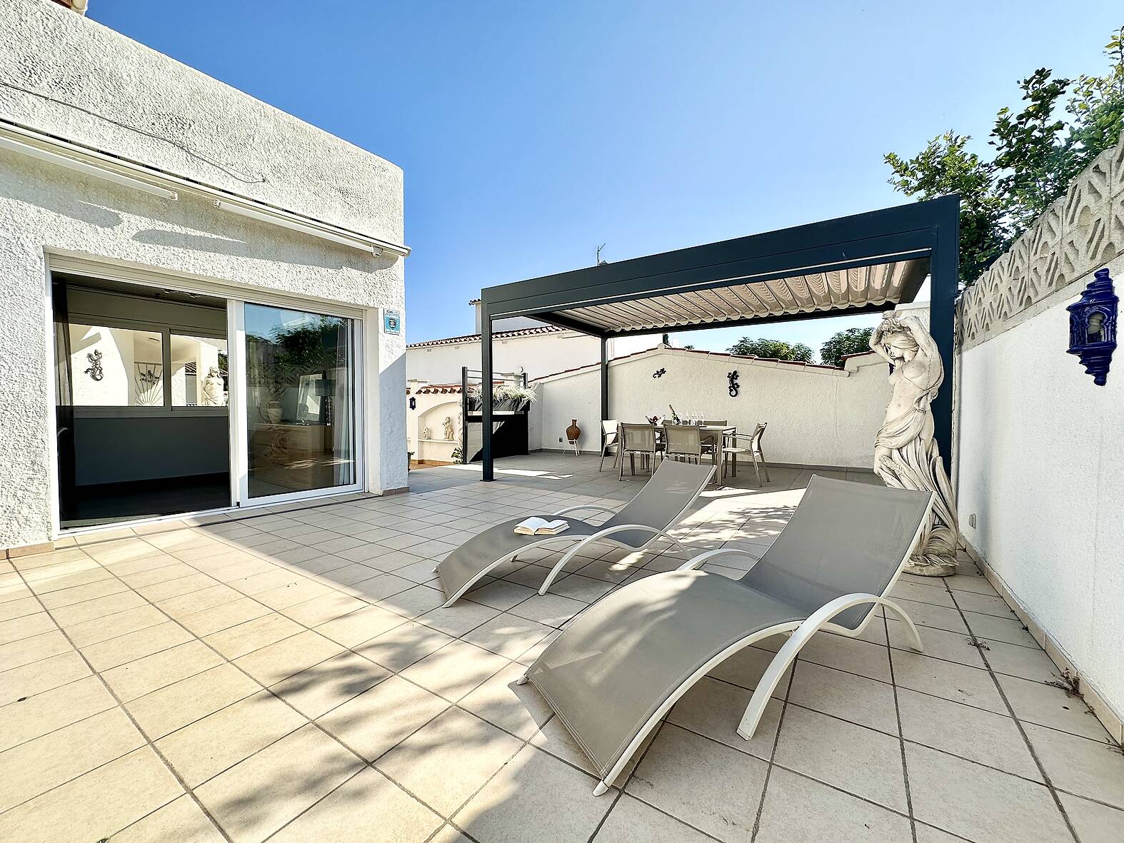 Schöne Villa mit Pool und Garage zum Verkauf in Empuriabrava