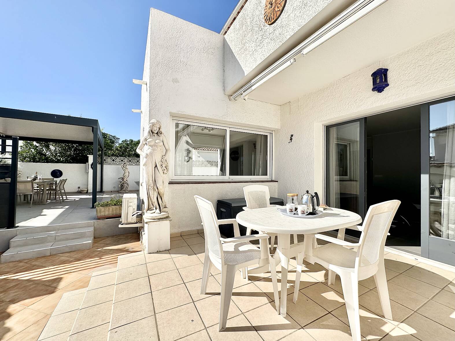 Preciosa casa con piscina y garaje en venta en Empuriabrava