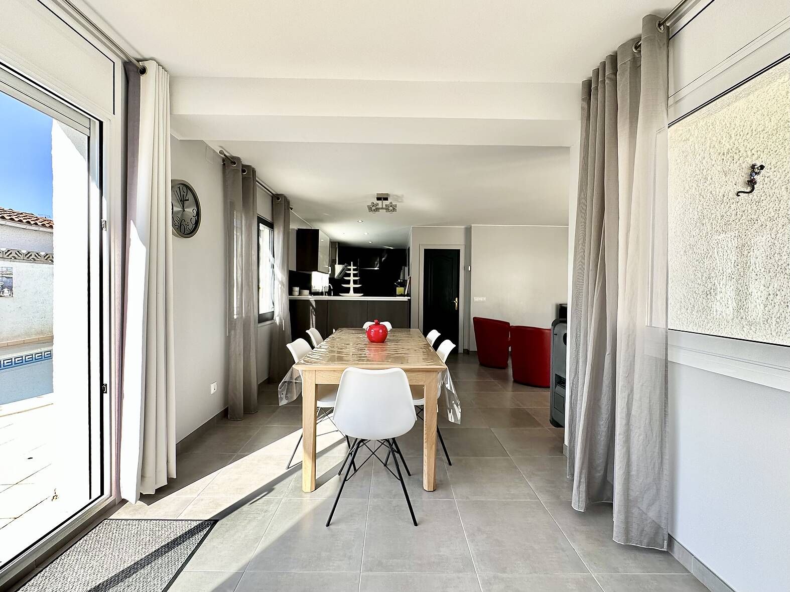 Preciosa casa con piscina y garaje en venta en Empuriabrava