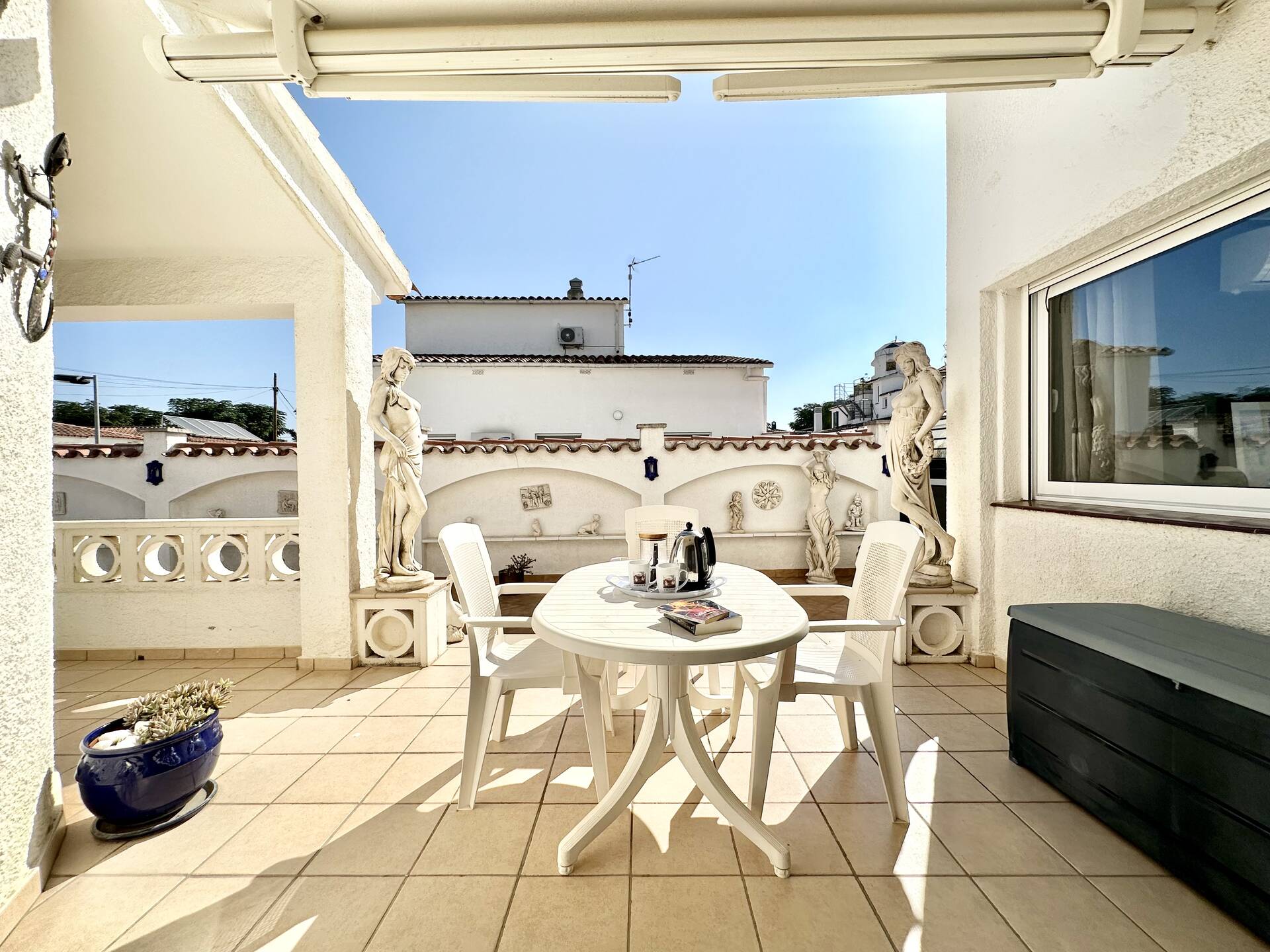 Preciosa casa amb piscina i garatge en venda a Empuriabrava