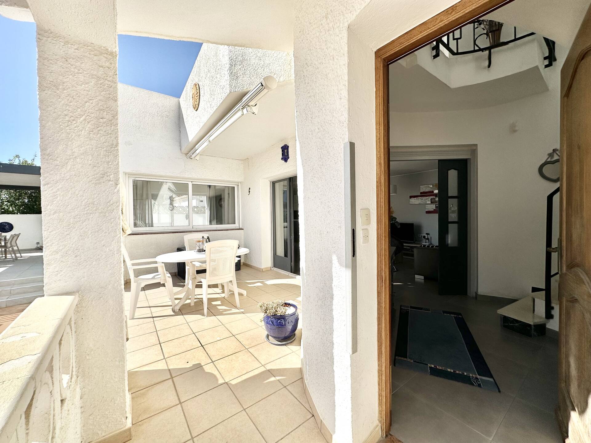 Schöne Villa mit Pool und Garage zum Verkauf in Empuriabrava