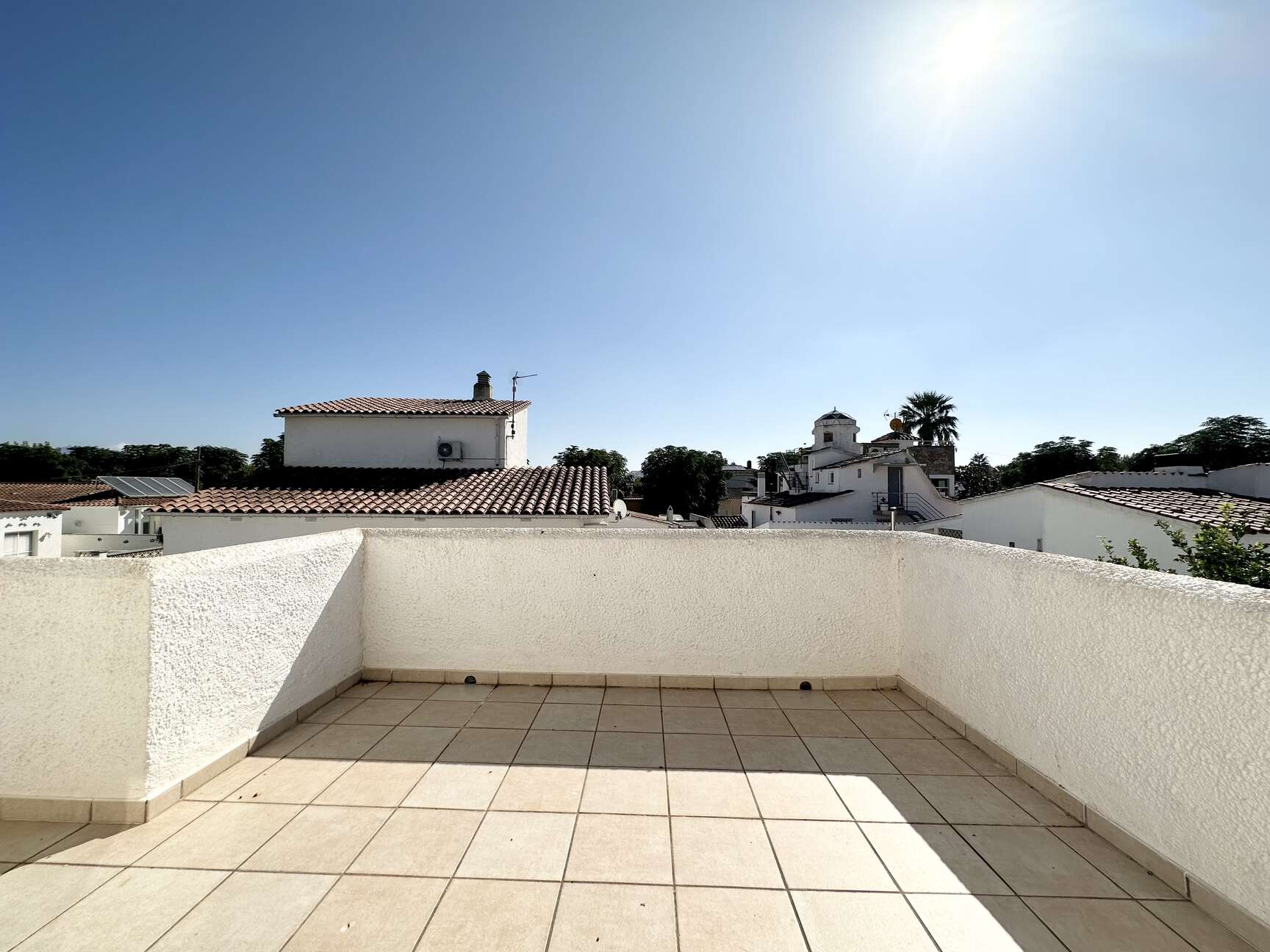 Beautiful villa with pool and garage for sale in Empuriabrava