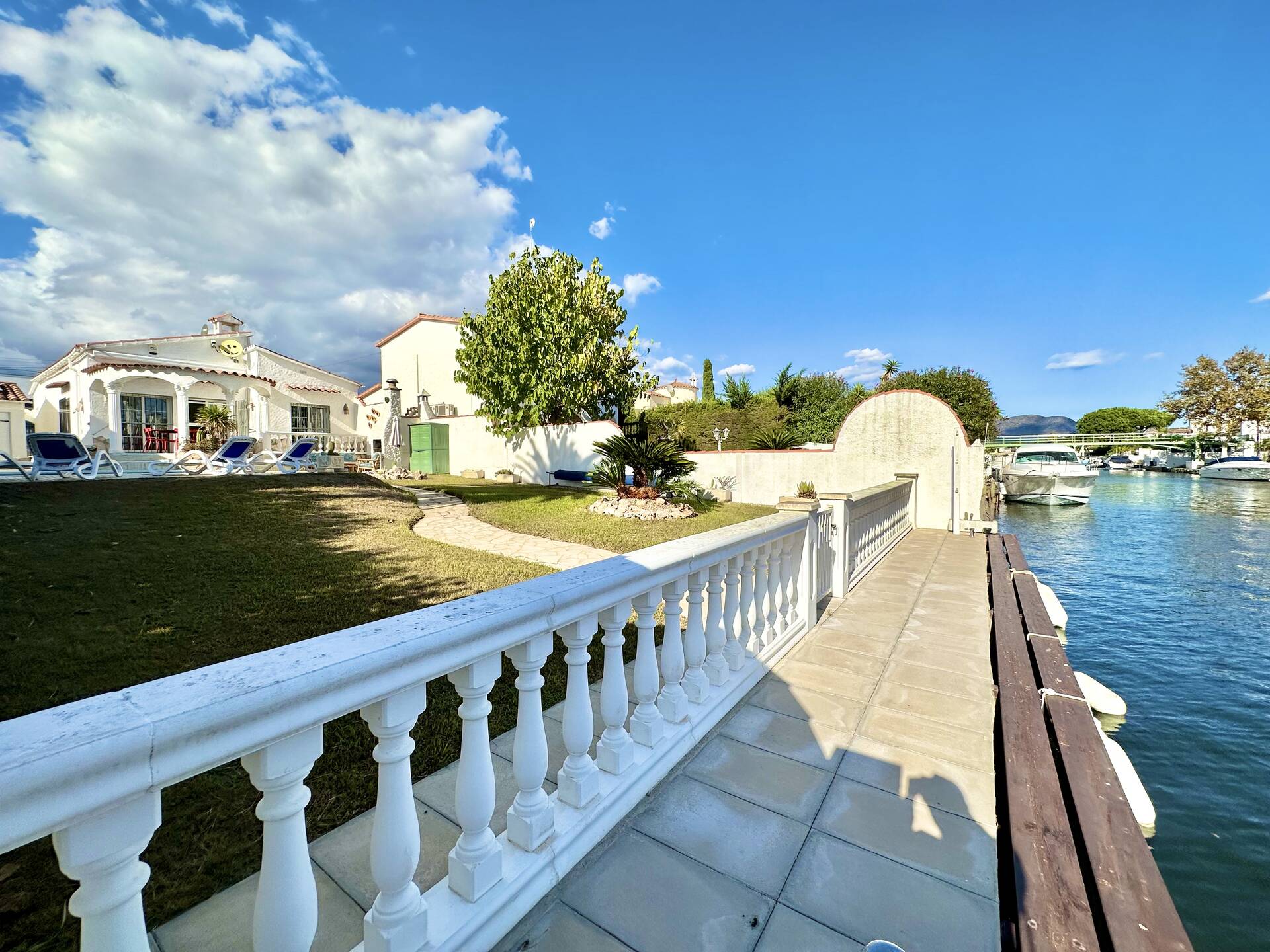 Beautiful house on the wide canal with 12.50m mooring for sale in Empuriabrava