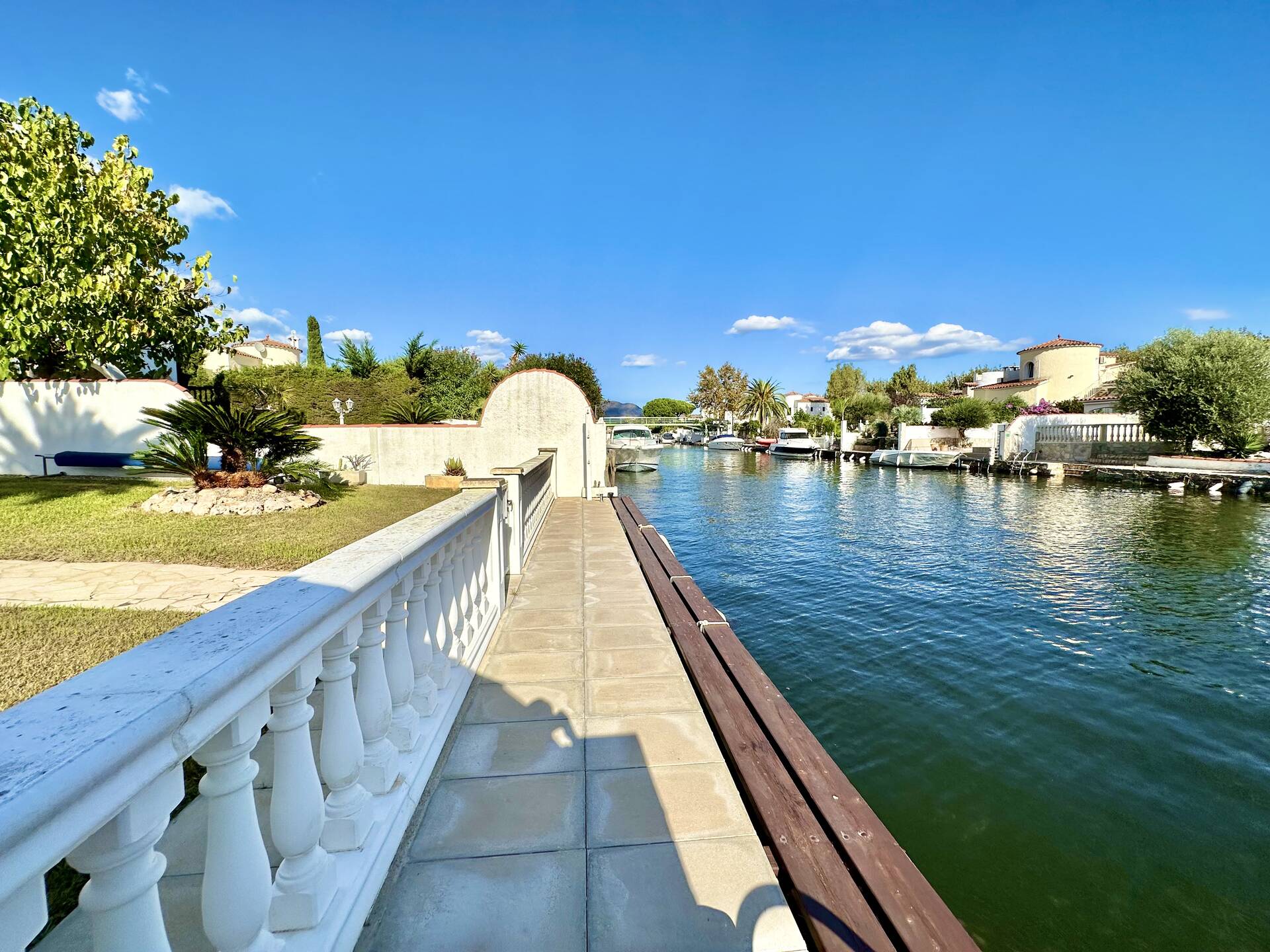 Beautiful house on the wide canal with 12.50m mooring for sale in Empuriabrava