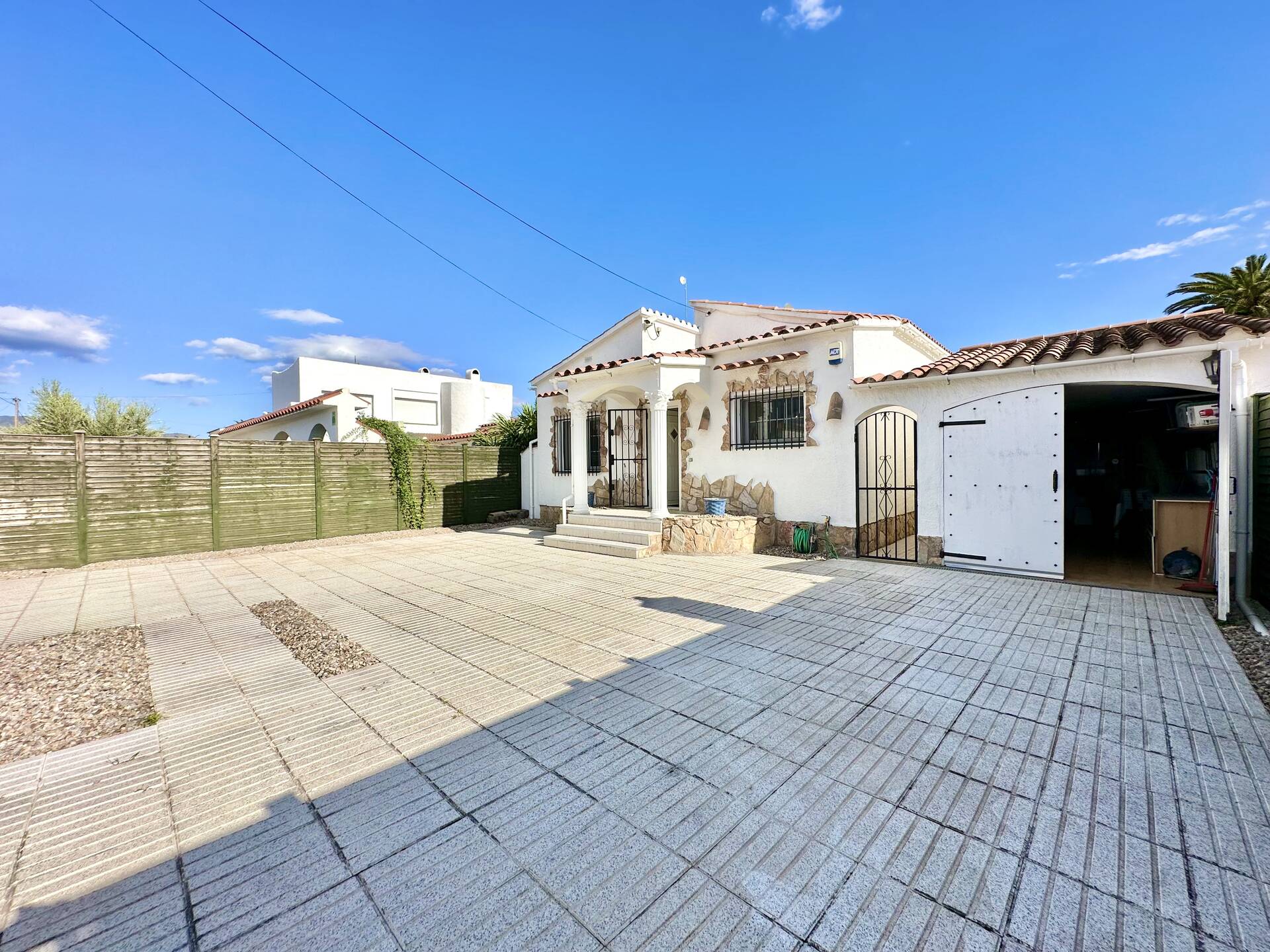 Beautiful house on the wide canal with 12.50m mooring for sale in Empuriabrava