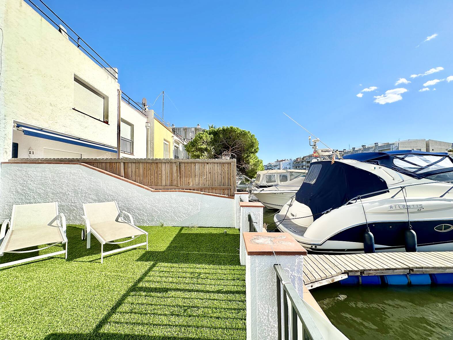 Magnificent house completely renovated with 15,50x5m mooring
