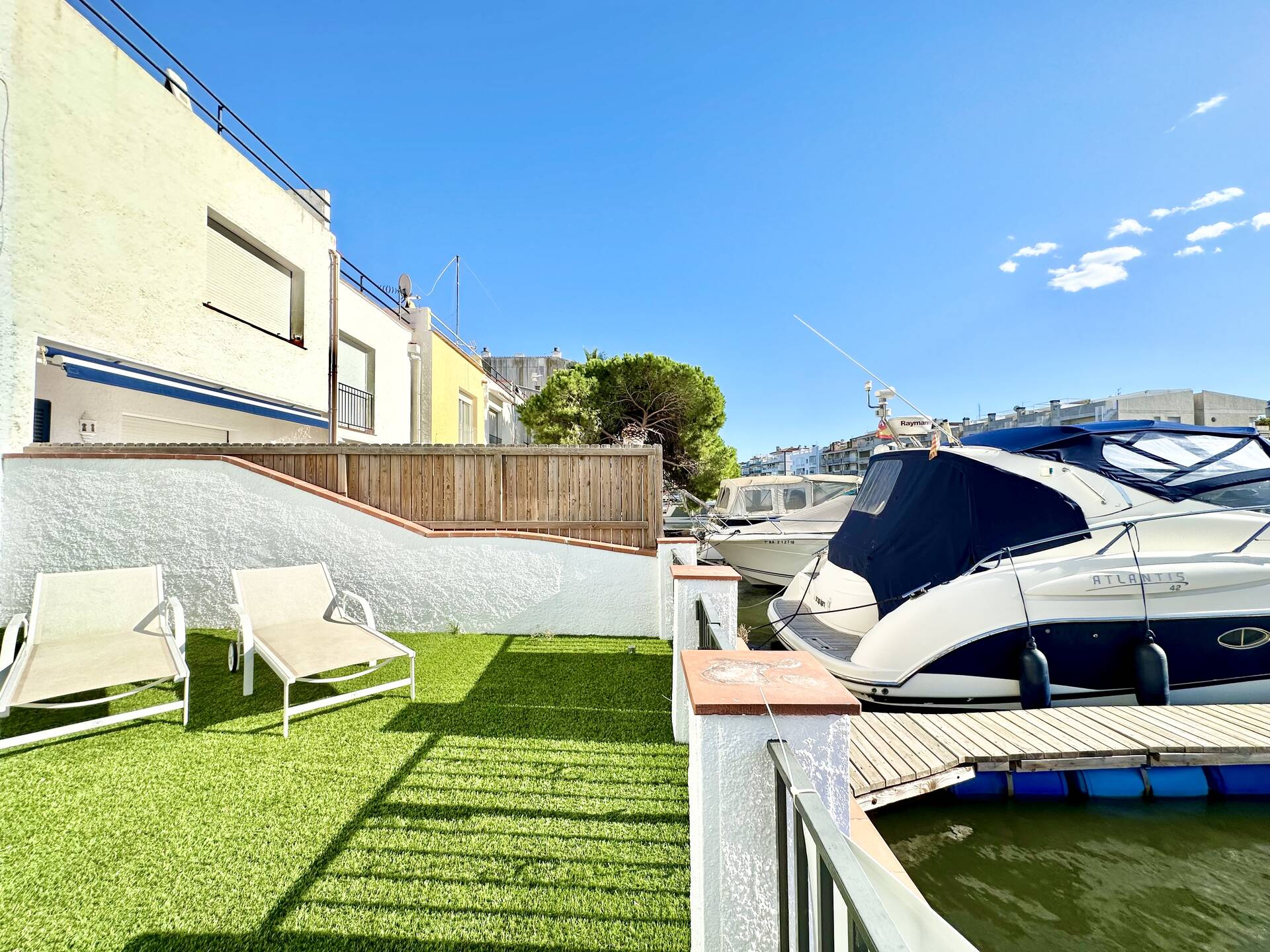 Magnificent house completely renovated with 15,50x5m mooring