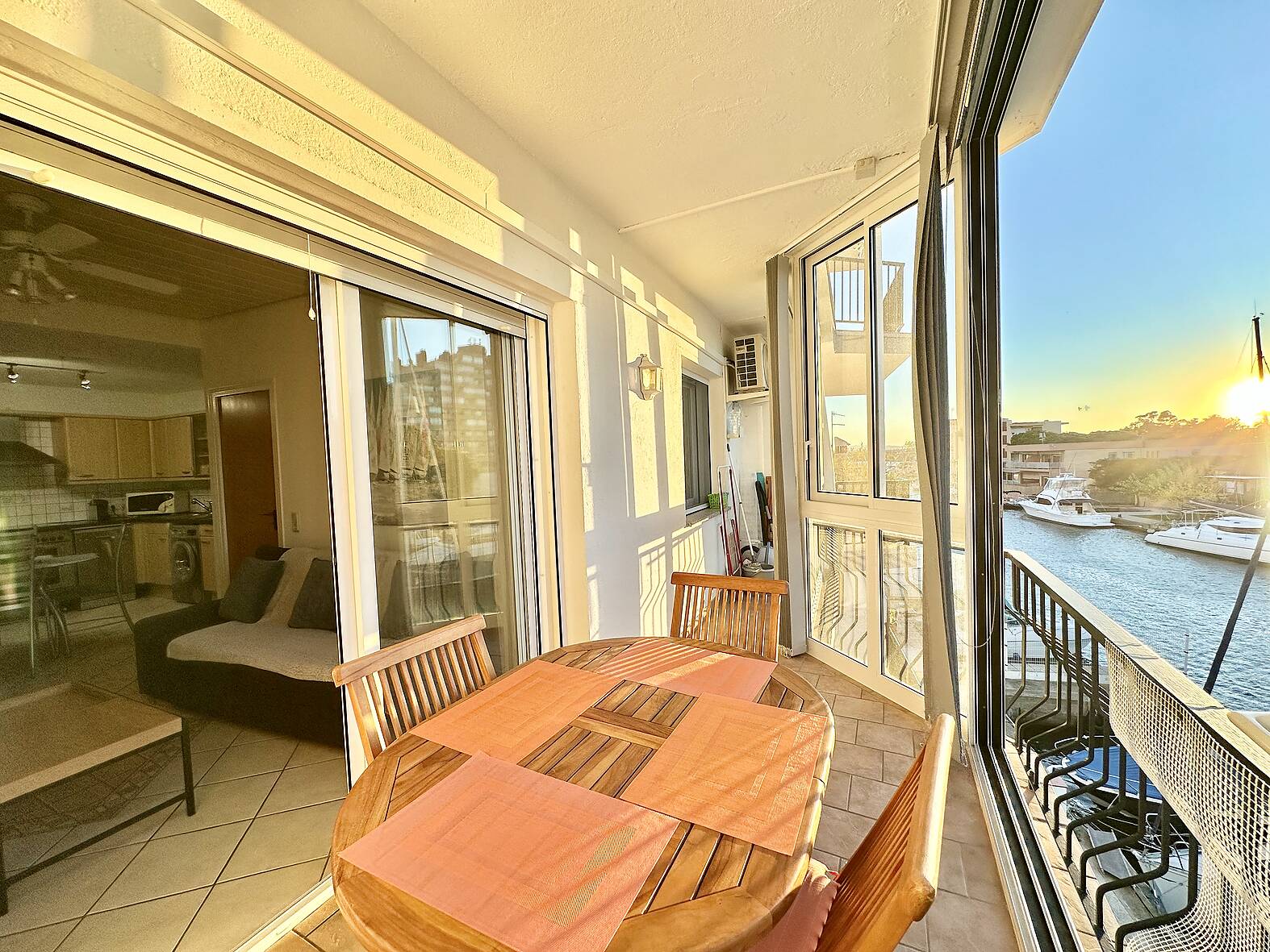 Superbe appartement avec vue canal proche de la plage de Santa Margarita