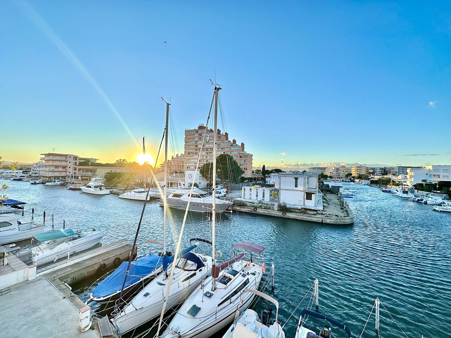 Superbe appartement avec vue canal proche de la plage de Santa Margarita