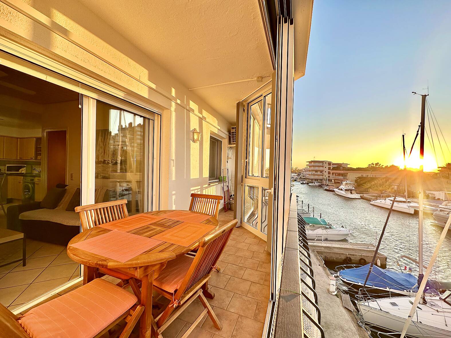 Superbe appartement avec vue canal proche de la plage de Santa Margarita