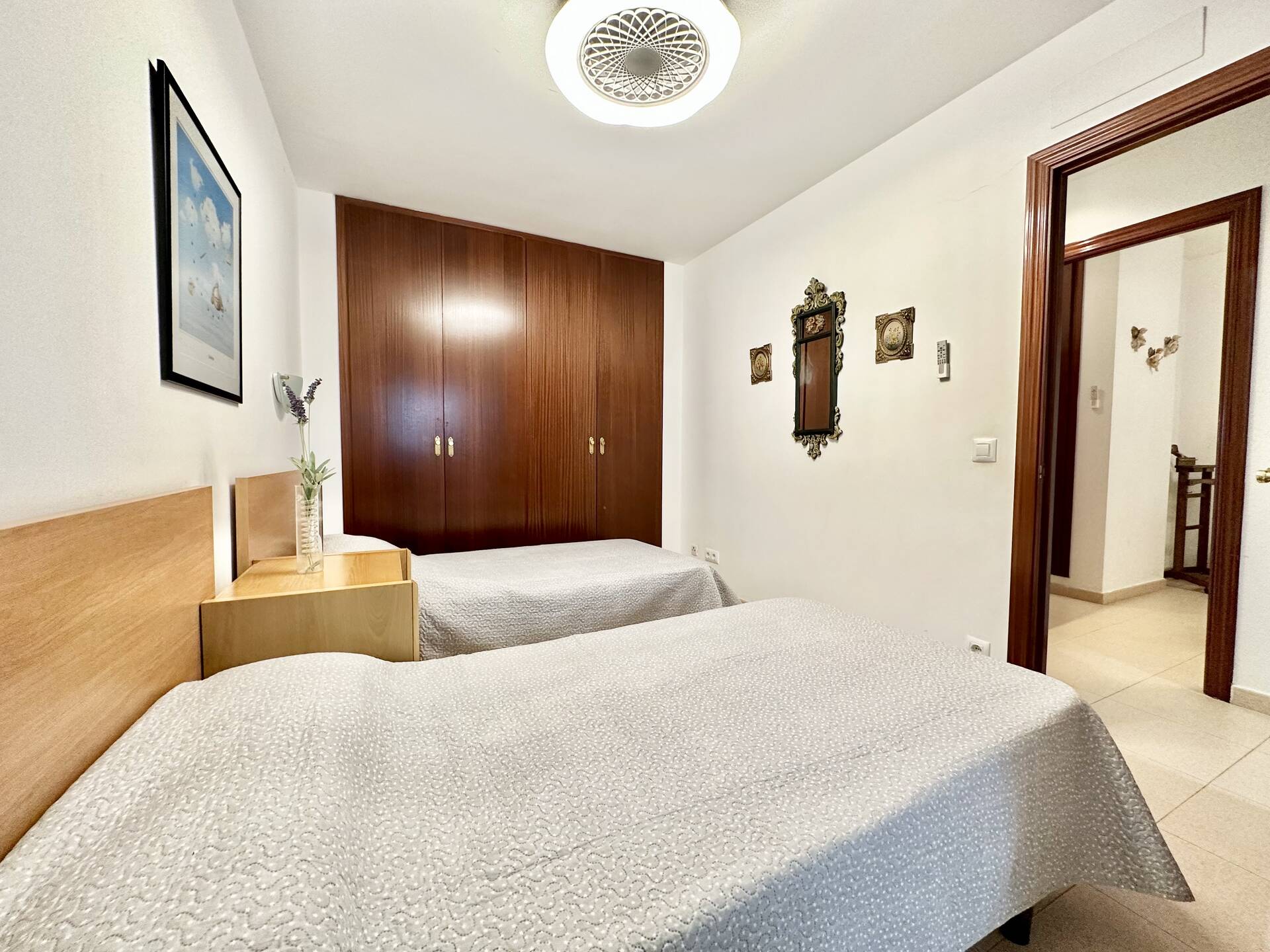 Bonic apartament en primera línia de mar amb aparcament i llicència turística en venda a Empuriabrav