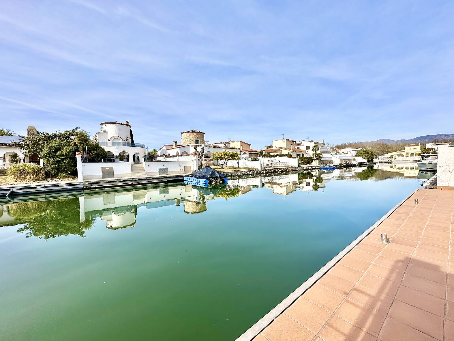 Renovated villa with mooring, pool, and garage, ideal for luxury and tranquility enthusiasts.