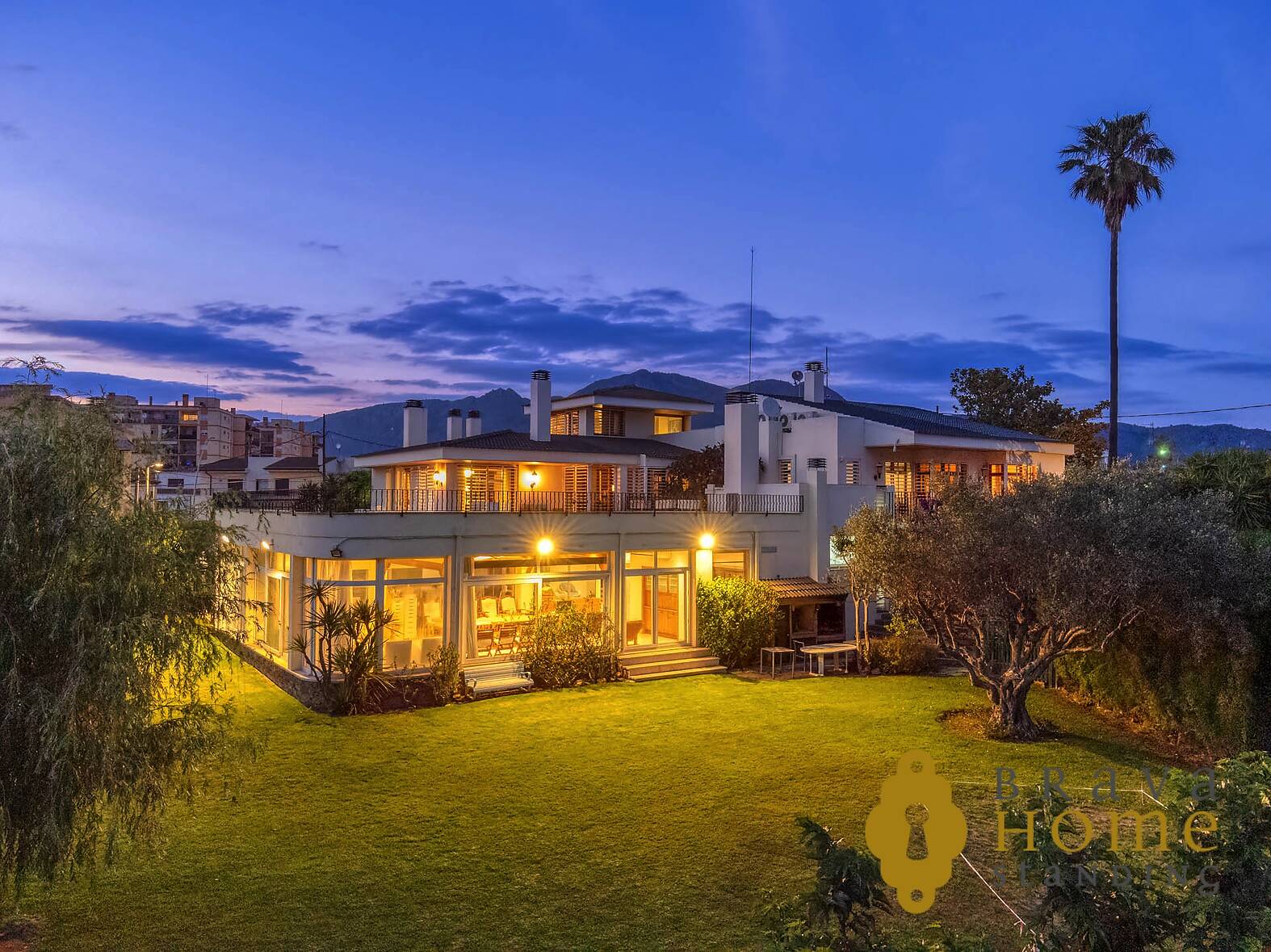 Exclusive mansion near the beach, ideal for investment, in Rosas-Costa Brava